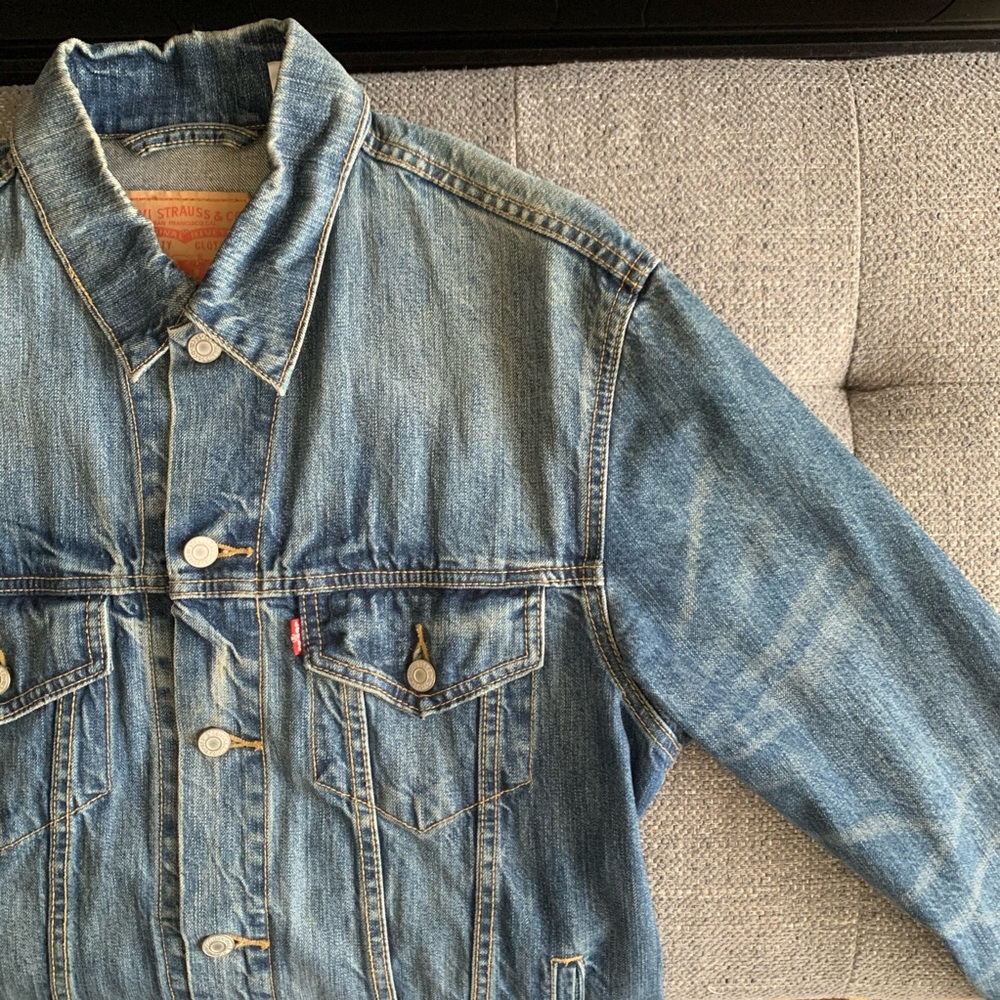 Levi’s Classic Medium Stonewashed Denim Jacket - image 4